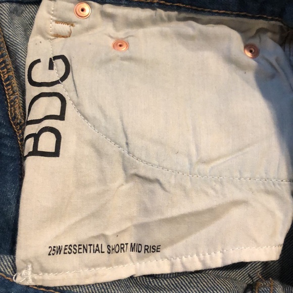 BDG essential short mid rise jean shorts 25W. Good used condition. - Picture 3 of 3